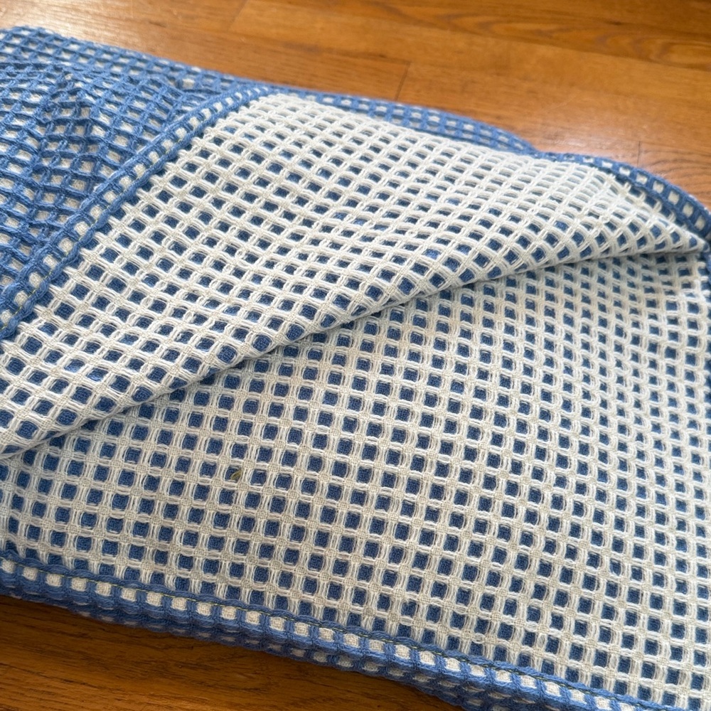 Blue and White Checkered 2 Blanket Set NEW 5ft long by 4ft wide for each - Picture 8 of 9